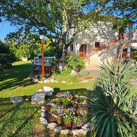 Villa Kucan Porat  Ngoại thất bức ảnh