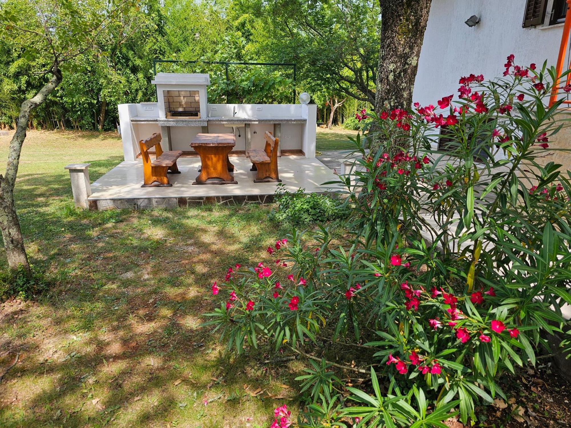 Villa Kucan Porat  Ngoại thất bức ảnh