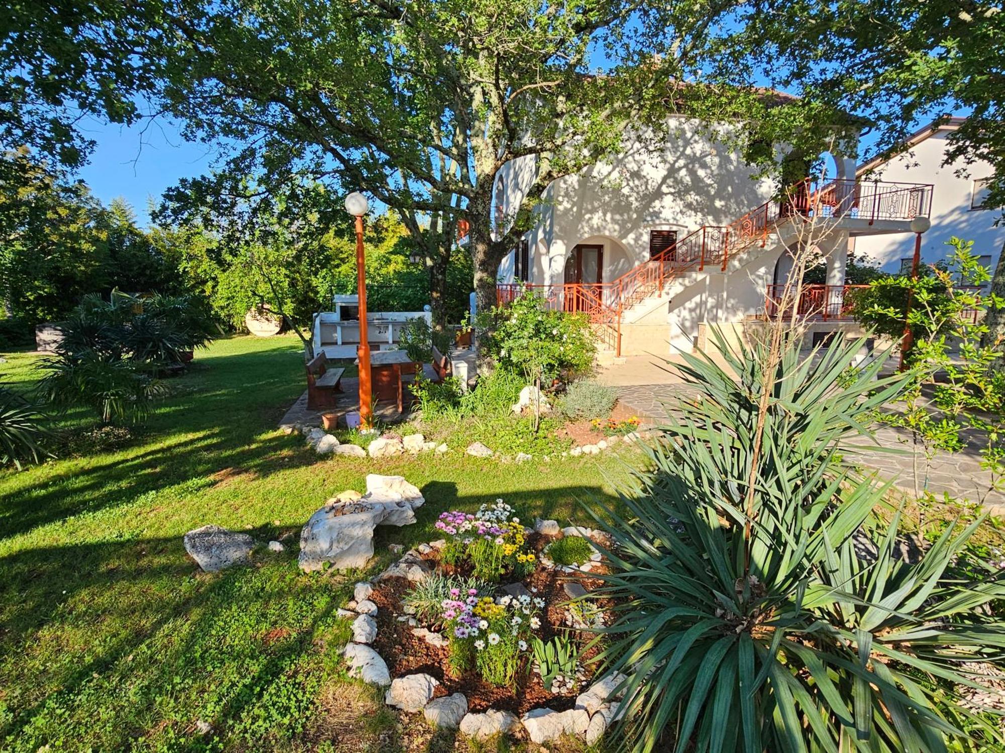 Villa Kucan Porat  Ngoại thất bức ảnh